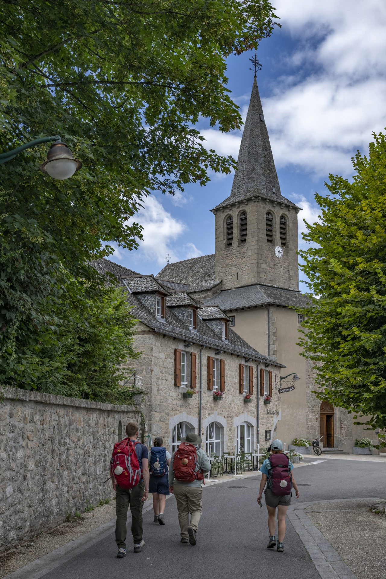 Rue et église Saint-Martin Golinhac @AFCC JJGelbart